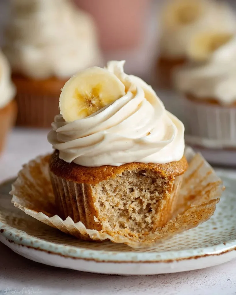Delicious banana cupcakes with cinnamon cream cheese frosting